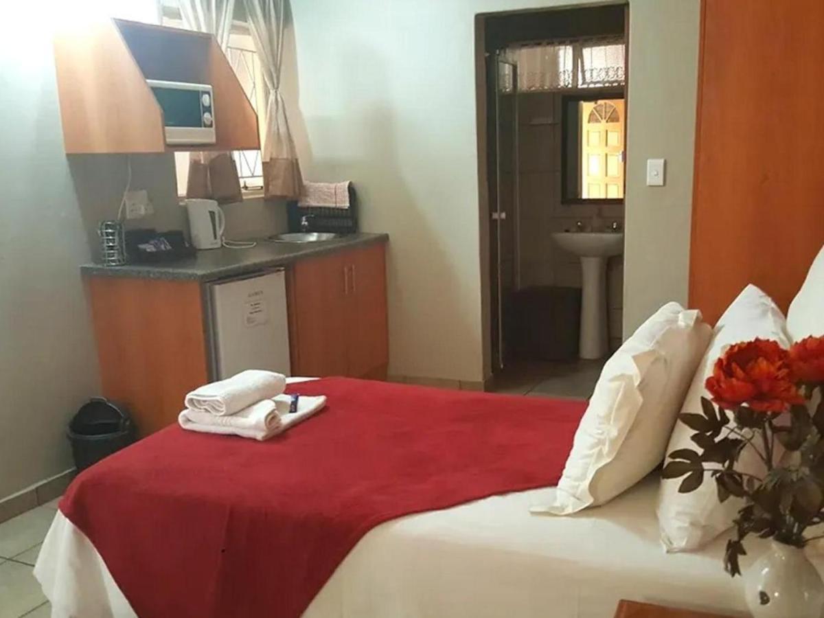 קלרקסדורפ Gemstone Guest House מראה חיצוני תמונה