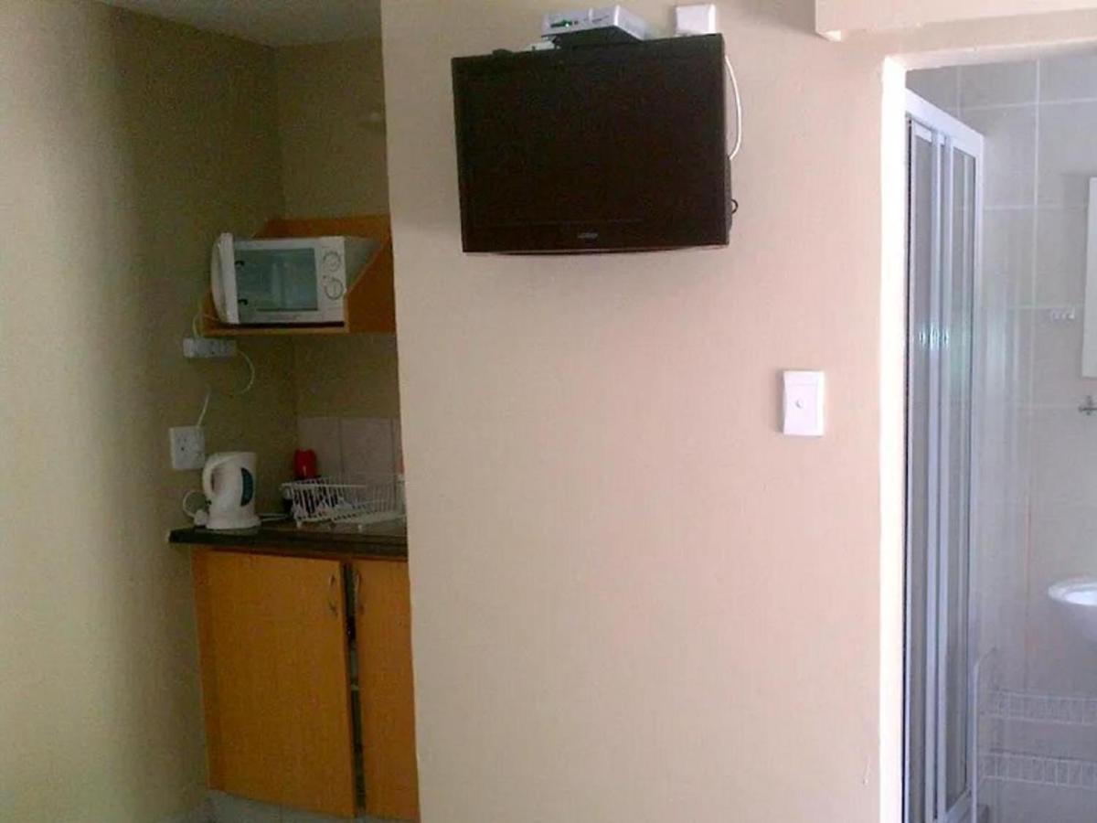 קלרקסדורפ Gemstone Guest House מראה חיצוני תמונה