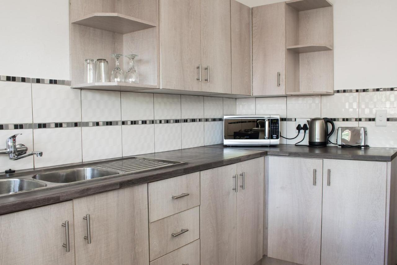 קלרקסדורפ Gemstone Guest House מראה חיצוני תמונה