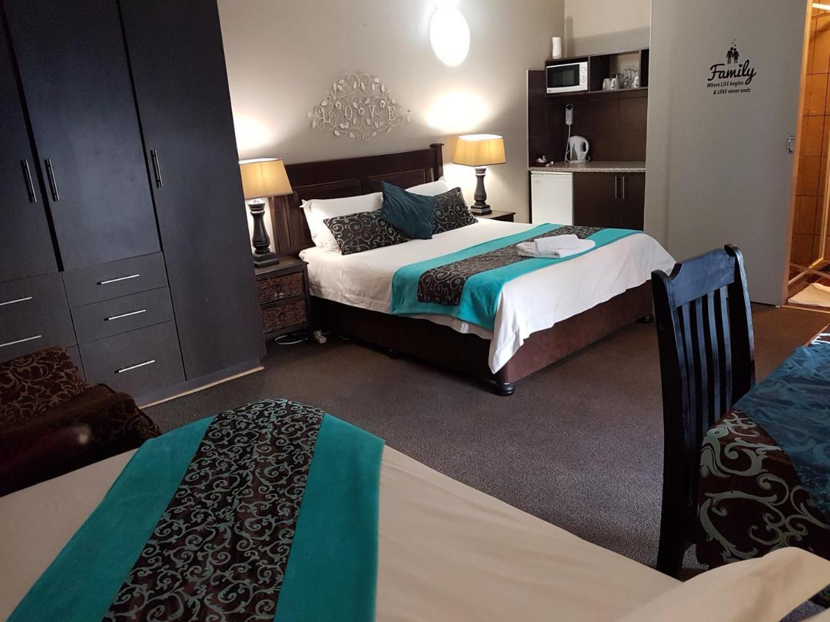 קלרקסדורפ Gemstone Guest House מראה חיצוני תמונה