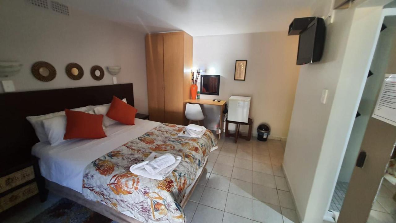 קלרקסדורפ Gemstone Guest House מראה חיצוני תמונה