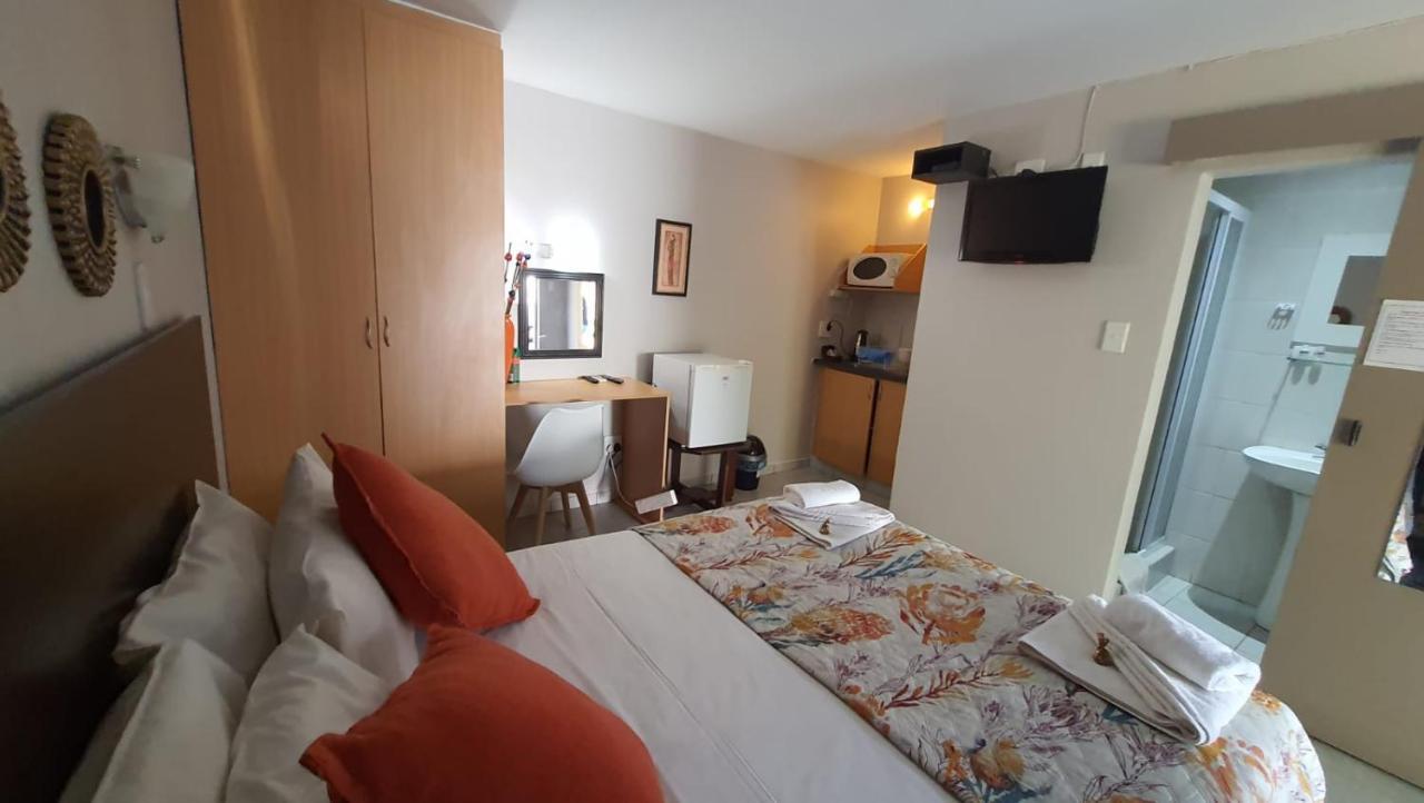 קלרקסדורפ Gemstone Guest House מראה חיצוני תמונה