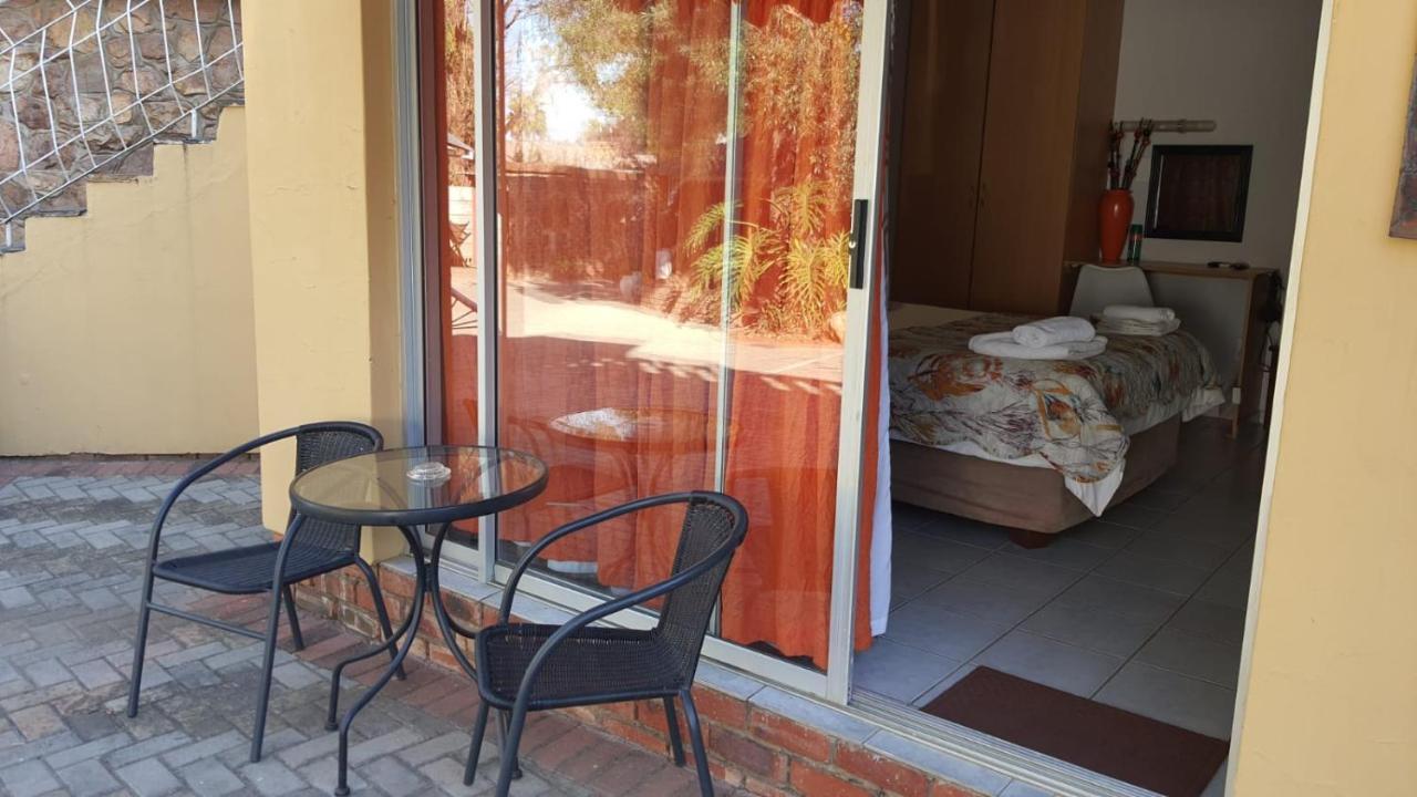 קלרקסדורפ Gemstone Guest House מראה חיצוני תמונה