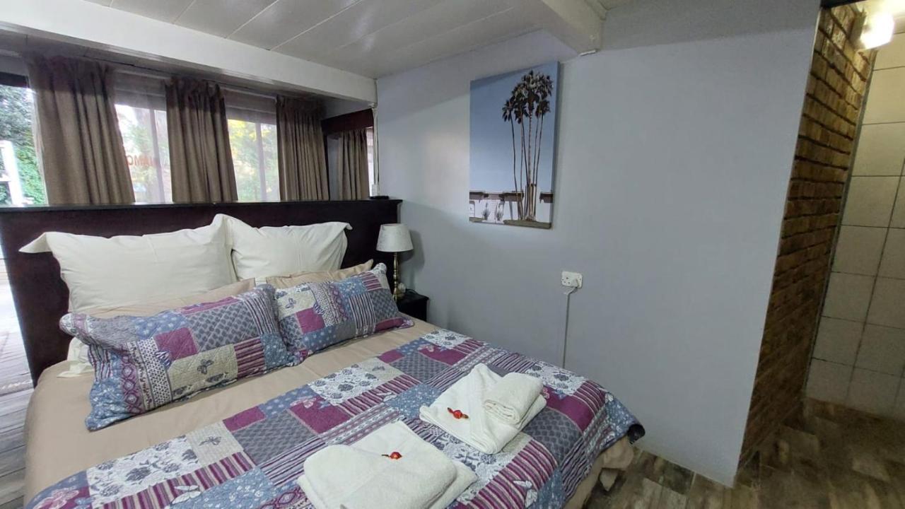 קלרקסדורפ Gemstone Guest House מראה חיצוני תמונה