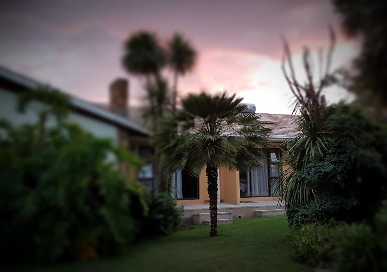 קלרקסדורפ Gemstone Guest House מראה חיצוני תמונה
